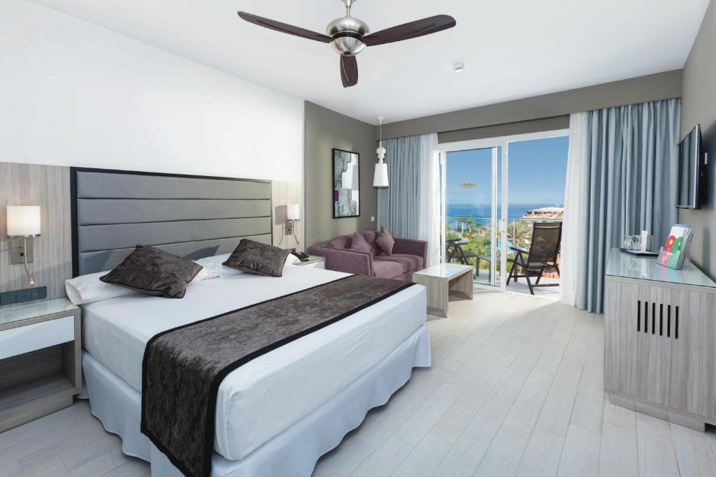 hotel-img