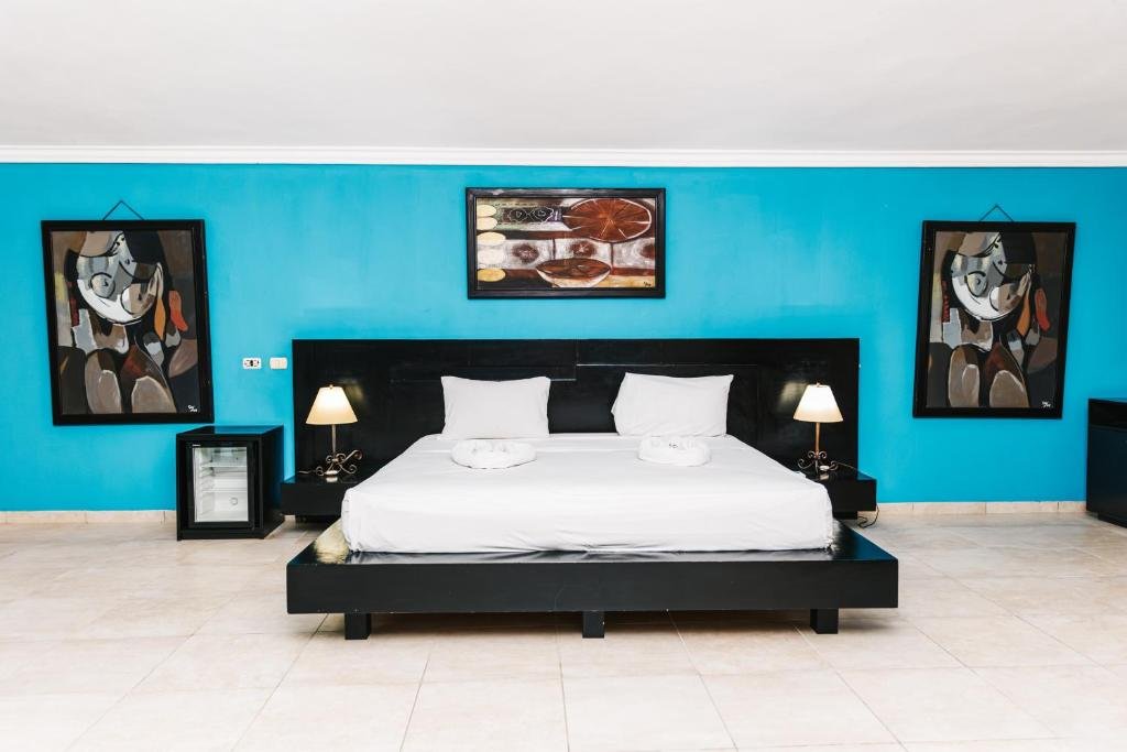 hotel-img