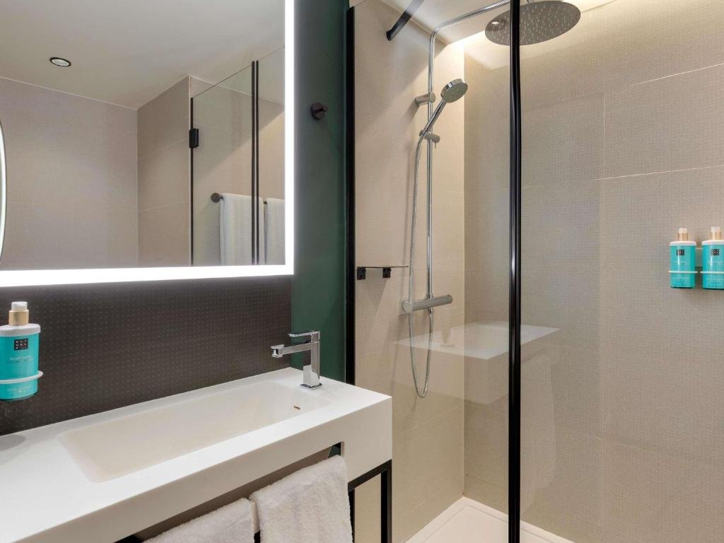 hotel-img