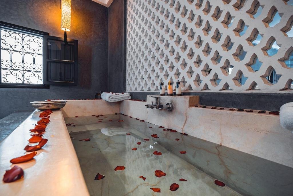 hotel-img