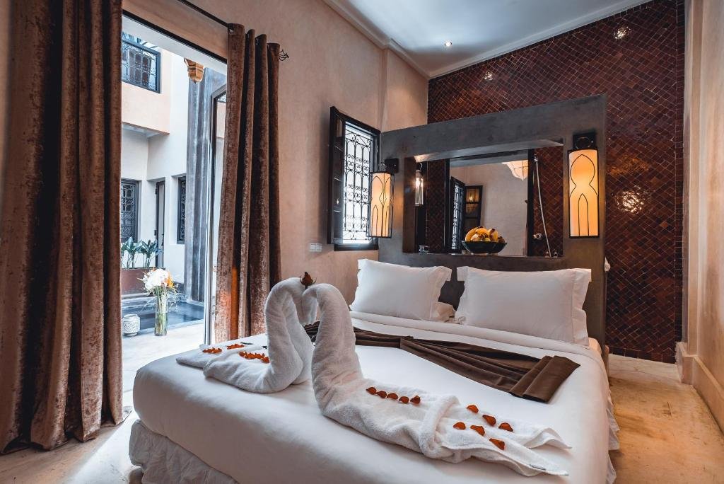 hotel-img