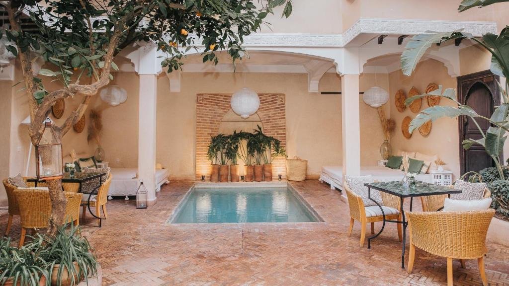 hotel-img