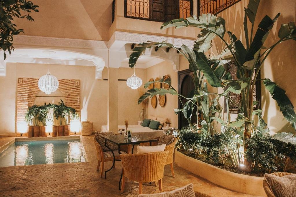 hotel-img