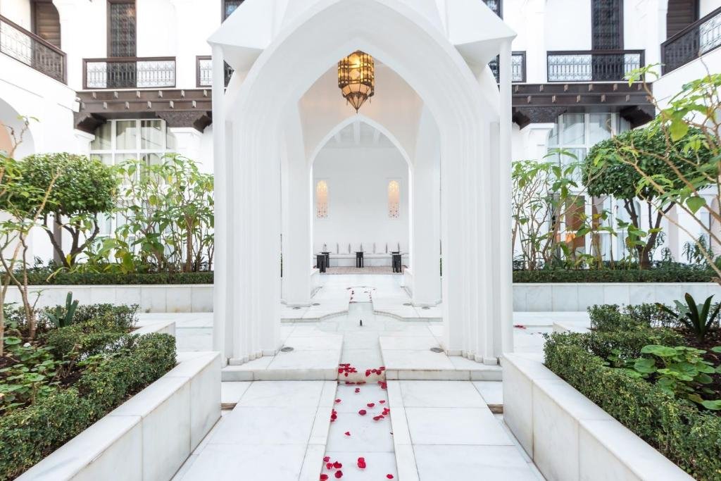 hotel-img
