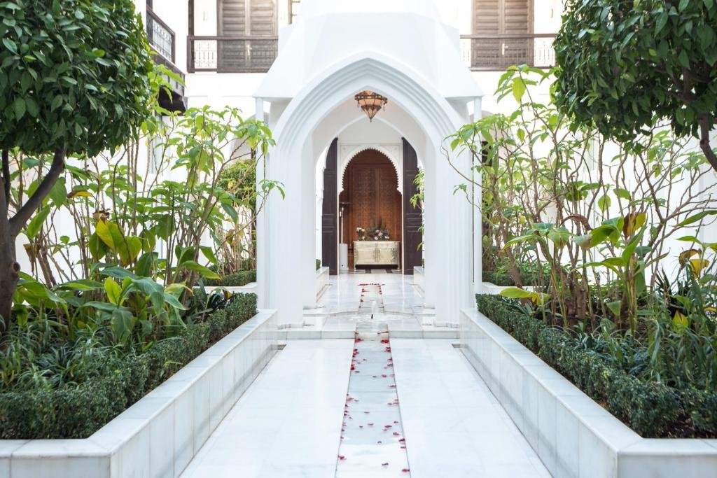 hotel-img