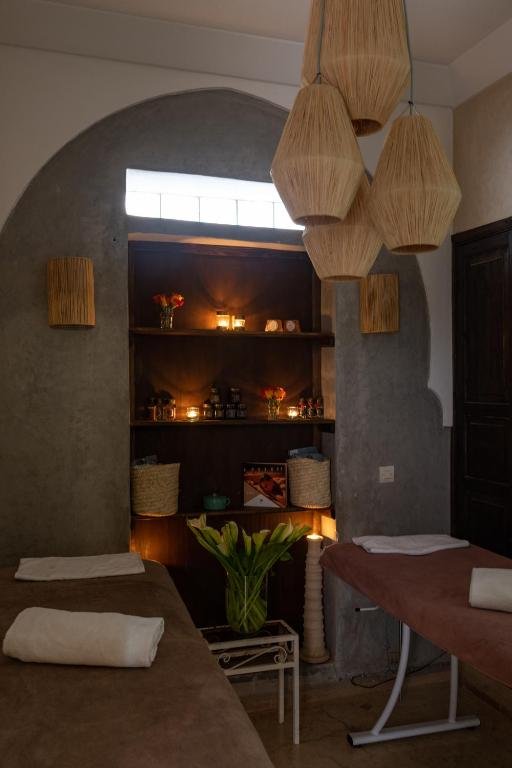hotel-img