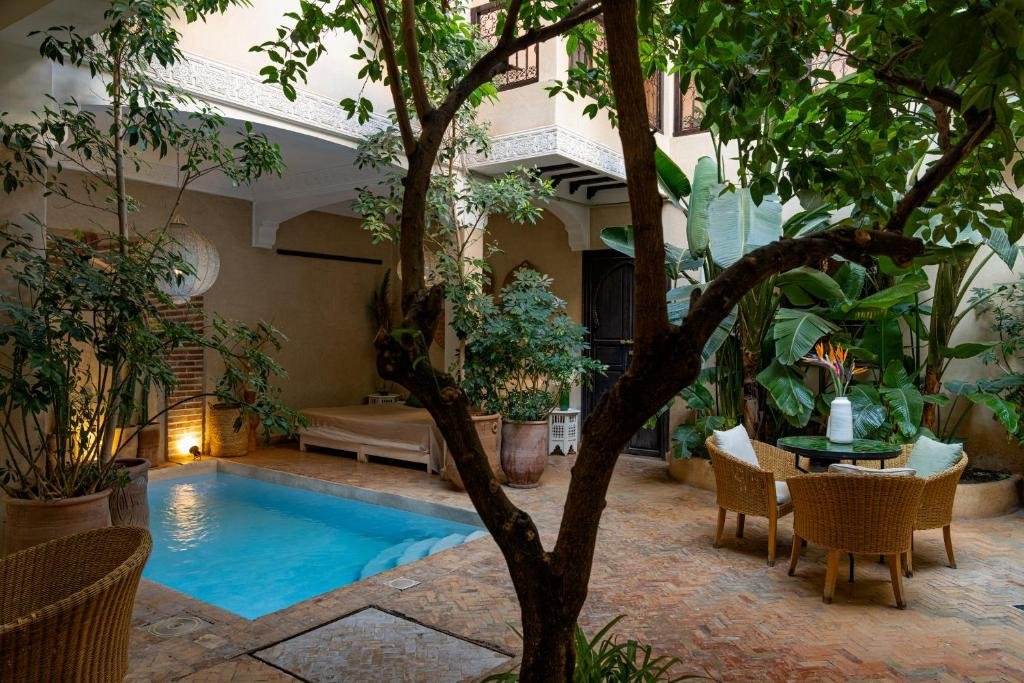hotel-img