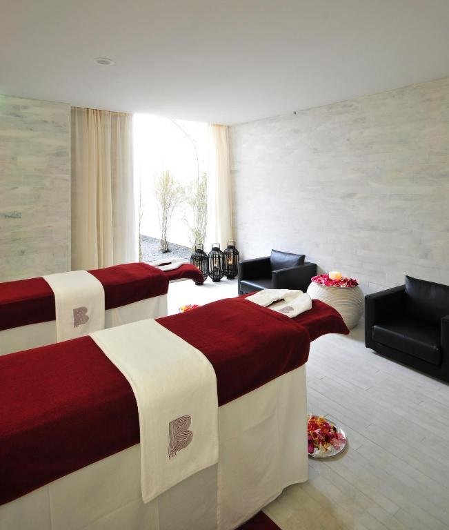 hotel-img