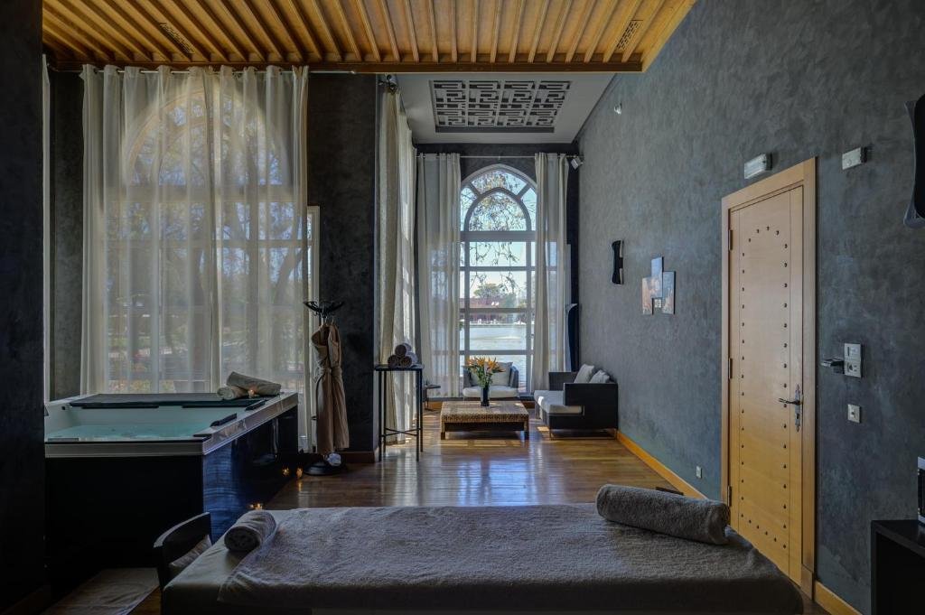 hotel-img
