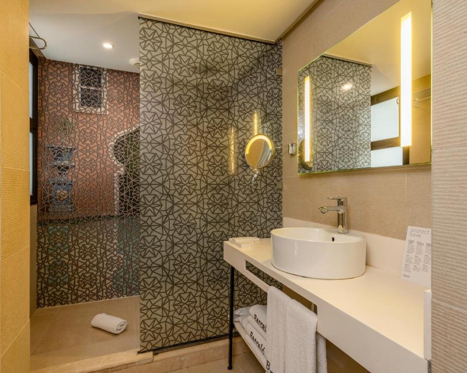 hotel-img